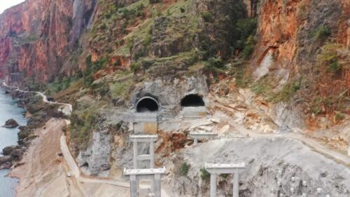 宜攀高速金宁段中坝隧道双幅贯通，为全线通车奠定坚实基础插图1