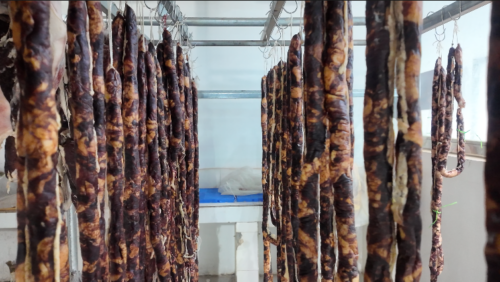 冬日灌香肠，年味渐浓时-会东网