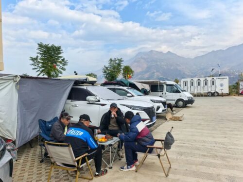 大崇镇房车旅行热潮兴起,当地政府全力保障游客体验-会东网