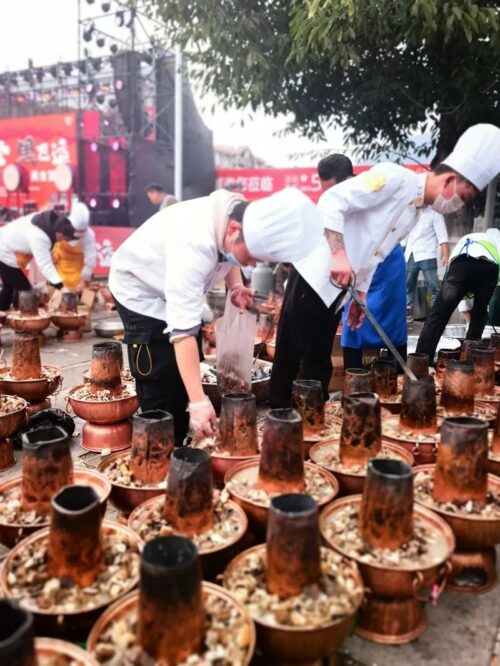 会东“双黑”美食节盛况:冬日暖阳下的美食与文化盛宴插图3 会东“双黑”美食节盛况:冬日暖阳下的美食与文化盛宴插图3