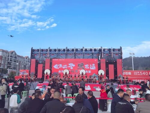 会东“双黑”美食节盛况:冬日暖阳下的美食与文化盛宴插图4 会东“双黑”美食节盛况:冬日暖阳下的美食与文化盛宴插图4