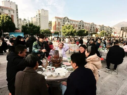 会东“双黑”美食节盛况:冬日暖阳下的美食与文化盛宴插图2 会东“双黑”美食节盛况:冬日暖阳下的美食与文化盛宴插图2