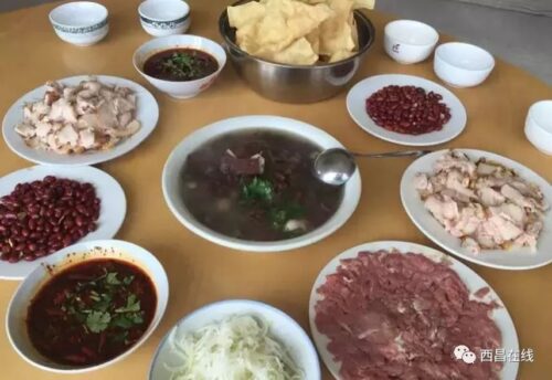 会东杀猪饭:味蕾上的乡情,岁月里的盛宴插图2 会东杀猪饭:味蕾上的乡情,岁月里的盛宴插图2