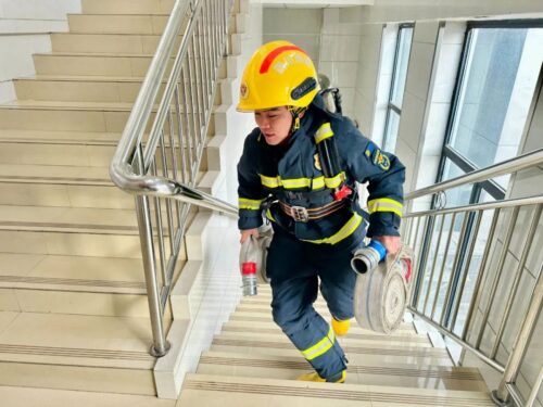 会东县消防救援大队强化冬训,提升应急救援能力插图1 会东县消防救援大队强化冬训,提升应急救援能力插图1