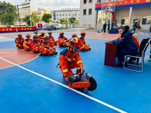 会东县消防救援大队强化冬训,提升应急救援能力插图3 会东县消防救援大队强化冬训,提升应急救援能力插图3