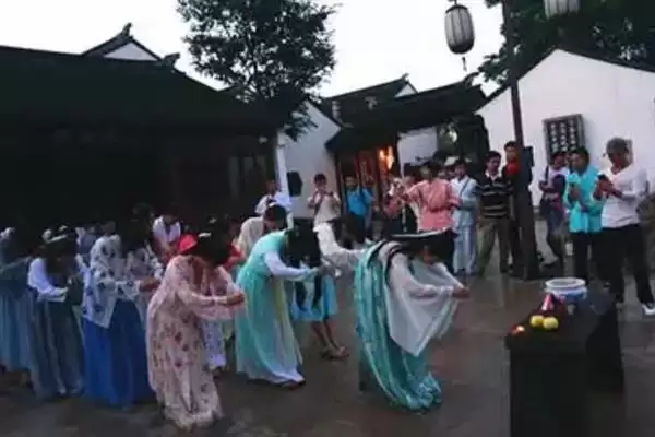 图片[7]-七夕传统习俗全解：喜蛛应巧、吃巧果等的文化内涵-会东网