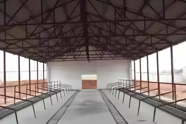建造简易牛棚的方法 ,怎样建造简易的牛棚呢插图1 建造简易牛棚的方法 ,怎样建造简易的牛棚呢插图1