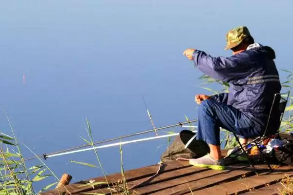 图片[2]-早春钓鲫鱼钓远还是钓近？早春钓鲫鱼技巧与养鱼重点？-会东网