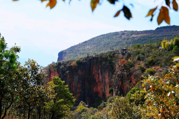 “喜迎2025，潮玩老君峰”春节活动火热上演，游客尽享欢乐与美景-会东网
