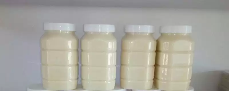 椴树蜜结晶后是什么样子,呈洁白色或乳黄色的油脂状-会东网