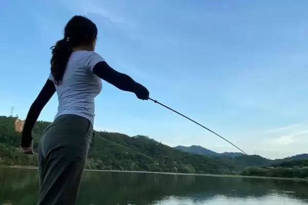 图片[3]-秋钓鲫鱼钓位选择秘籍：水草区、铧尖、河汊等优势钓点-会东网