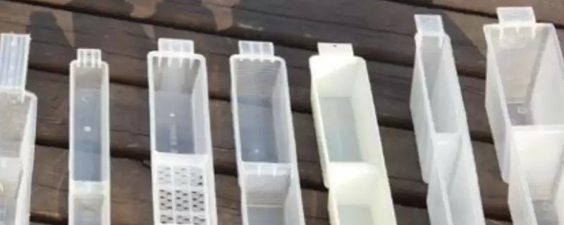 如何使用蜜蜂饲喂器,装好干糖后放在箱体与副盖之间即可-会东网