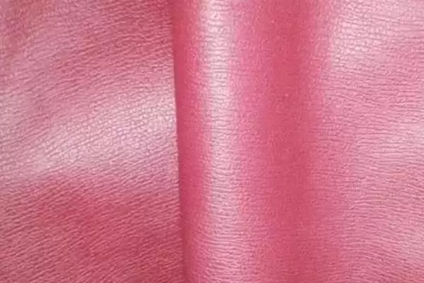 牛二层皮覆膜的真相：喷涂或覆上PVC的工艺解析插图1