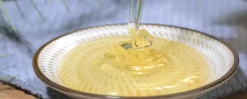 洋槐蜜与椴树蜜哪个更好,洋槐蜜的口感和色泽略优插图 洋槐蜜与椴树蜜哪个更好,洋槐蜜的口感和色泽略优插图