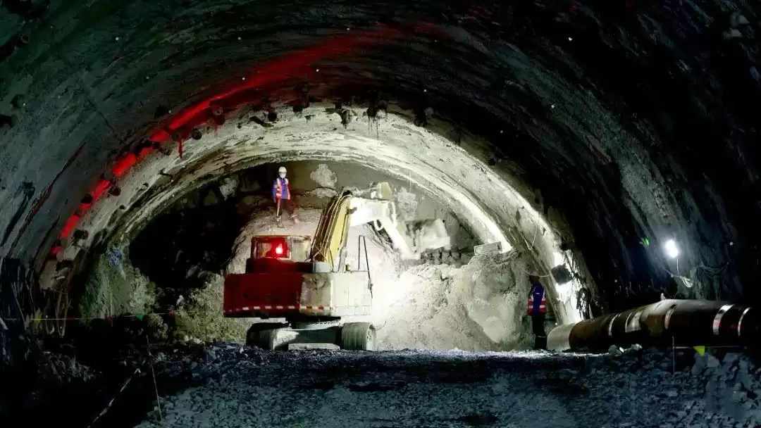 凉山高速建设激战正酣:攻克难题,迈向新程插图4 凉山高速建设激战正酣:攻克难题,迈向新程插图4