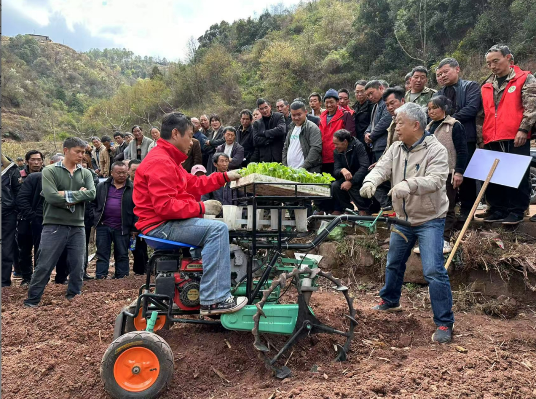 会东 “农机赛马” 点燃烟叶种植新引擎，科技赋能绘就烟农致富新图景插图2