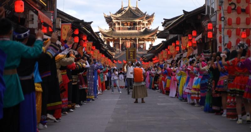 会理青少年民族团结巡游:石榴籽心连心,共筑中国梦插图3 会理青少年民族团结巡游:石榴籽心连心,共筑中国梦插图3