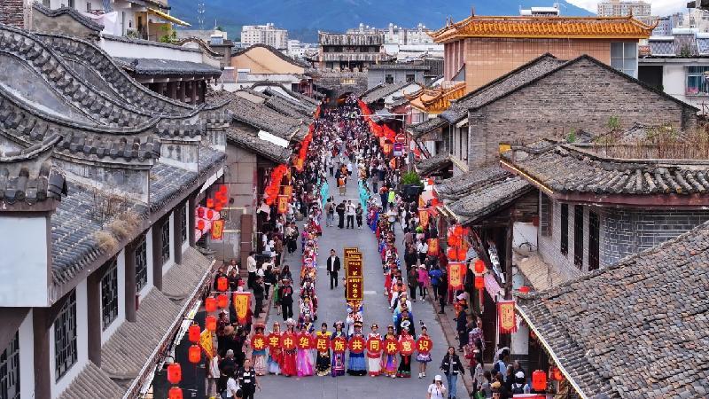 会理青少年民族团结巡游:石榴籽心连心,共筑中国梦插图 会理青少年民族团结巡游:石榴籽心连心,共筑中国梦插图