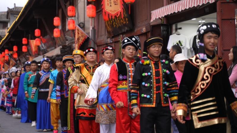 会理青少年民族团结巡游:石榴籽心连心,共筑中国梦插图2 会理青少年民族团结巡游:石榴籽心连心,共筑中国梦插图2