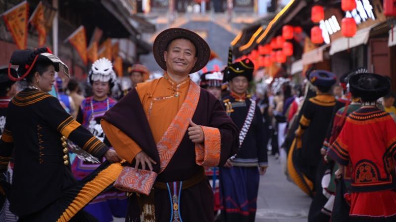 会理青少年民族团结巡游:石榴籽心连心,共筑中国梦插图4 会理青少年民族团结巡游:石榴籽心连心,共筑中国梦插图4