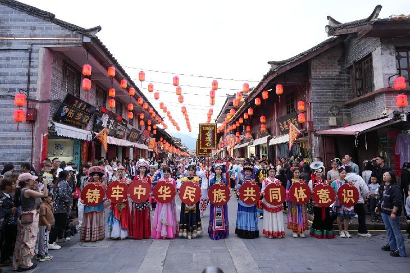 会理青少年民族团结巡游:石榴籽心连心,共筑中国梦插图1 会理青少年民族团结巡游:石榴籽心连心,共筑中国梦插图1
