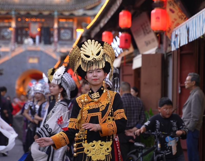 会理青少年民族团结巡游:石榴籽心连心,共筑中国梦插图6 会理青少年民族团结巡游:石榴籽心连心,共筑中国梦插图6