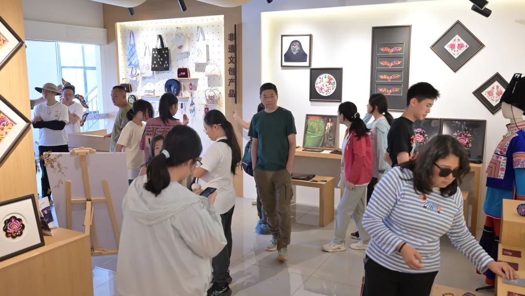 60 余名新加坡侨胞赴会东寻根问祖 多元体验解锁中国文化魅力插图2