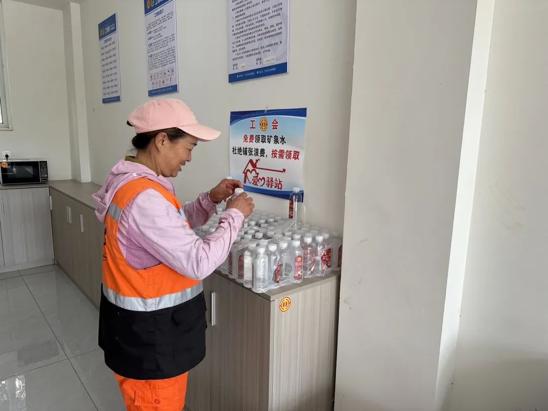 会东县“工哩啦”石榴籽驿站:聚焦民生小事 传递城市温度插图 会东县“工哩啦”石榴籽驿站:聚焦民生小事 传递城市温度插图