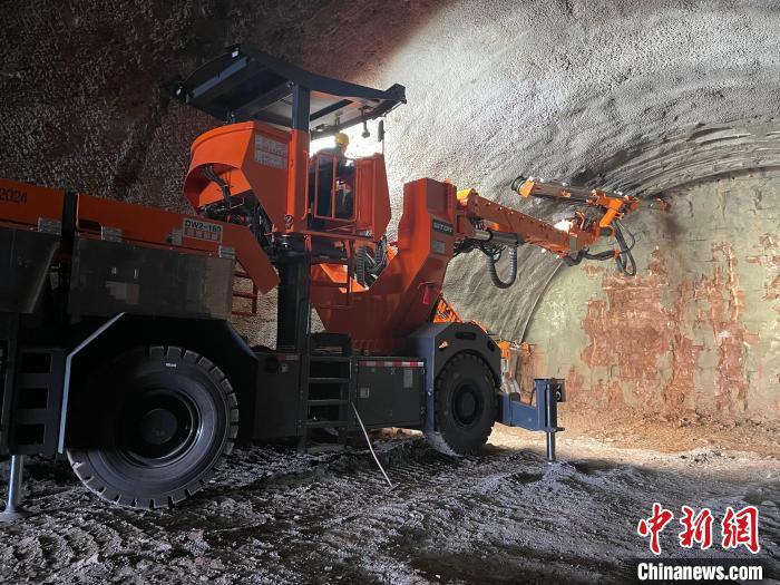 会禄高速铁柳隧道左洞贯通:川滇“新动脉”建设迎突破-会东网