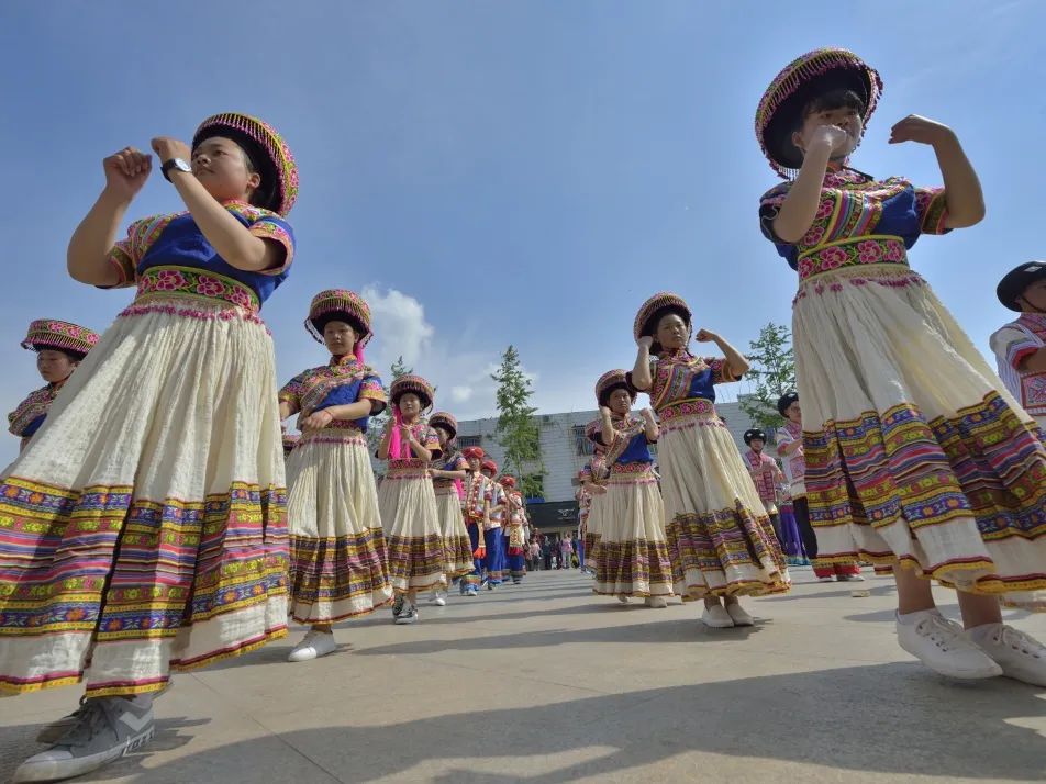 邂逅会东:嘎且且撒勒舞,奏响原始纯粹的乐章插图6 邂逅会东:嘎且且撒勒舞,奏响原始纯粹的乐章插图6