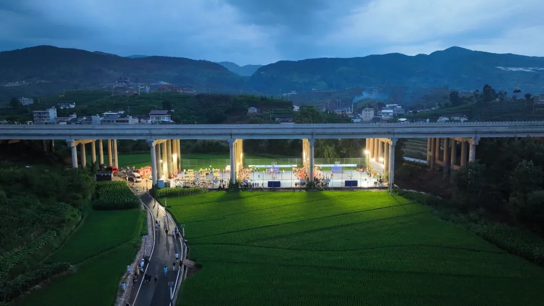 姜州“村 BA”:夏日乡村里的热血与烟火交响插图4 姜州“村 BA”:夏日乡村里的热血与烟火交响插图4