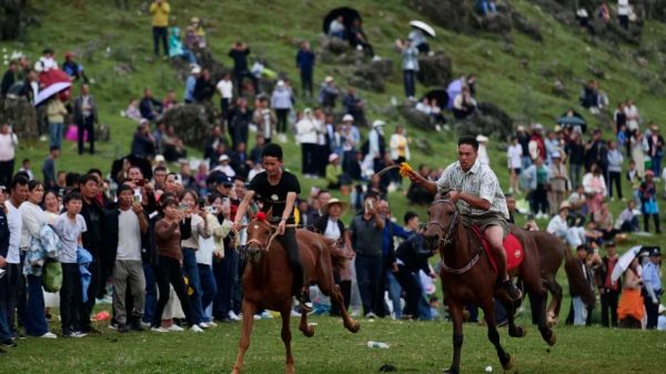 图集 | 云端鲁南,彝乡火把节燃爆传统竞技之魂插图6 图集 | 云端鲁南,彝乡火把节燃爆传统竞技之魂插图6