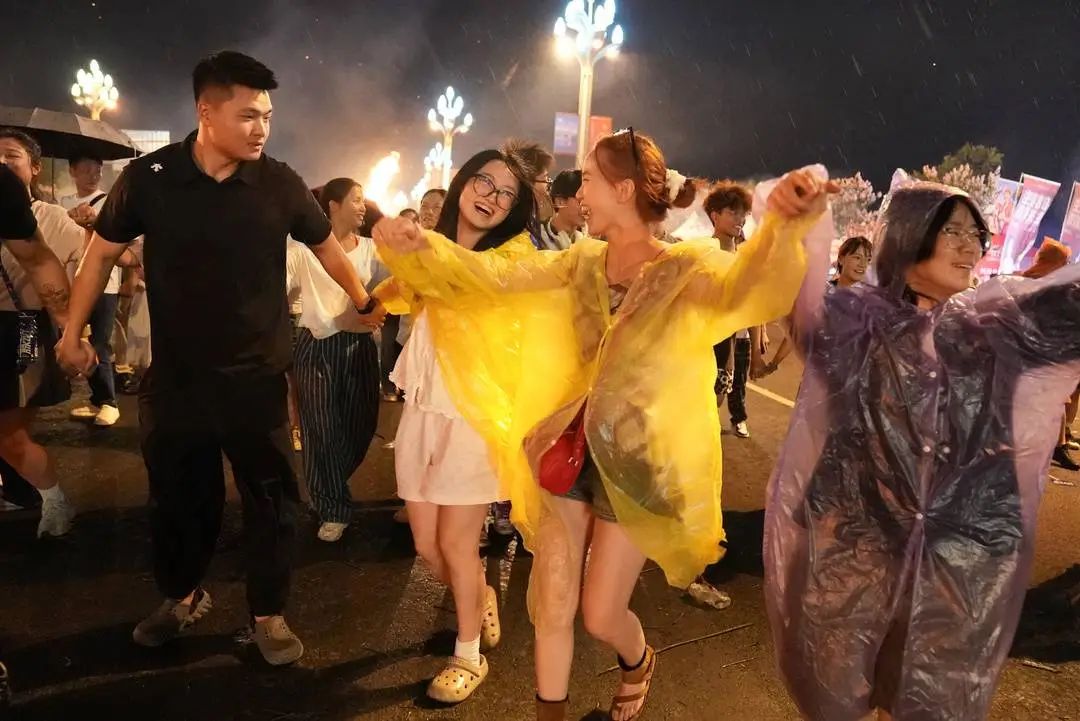 锦绣天府·安逸四川”新景绘：2025 凉山火把节启幕，邀您共赴“游”闲盛宴插图2