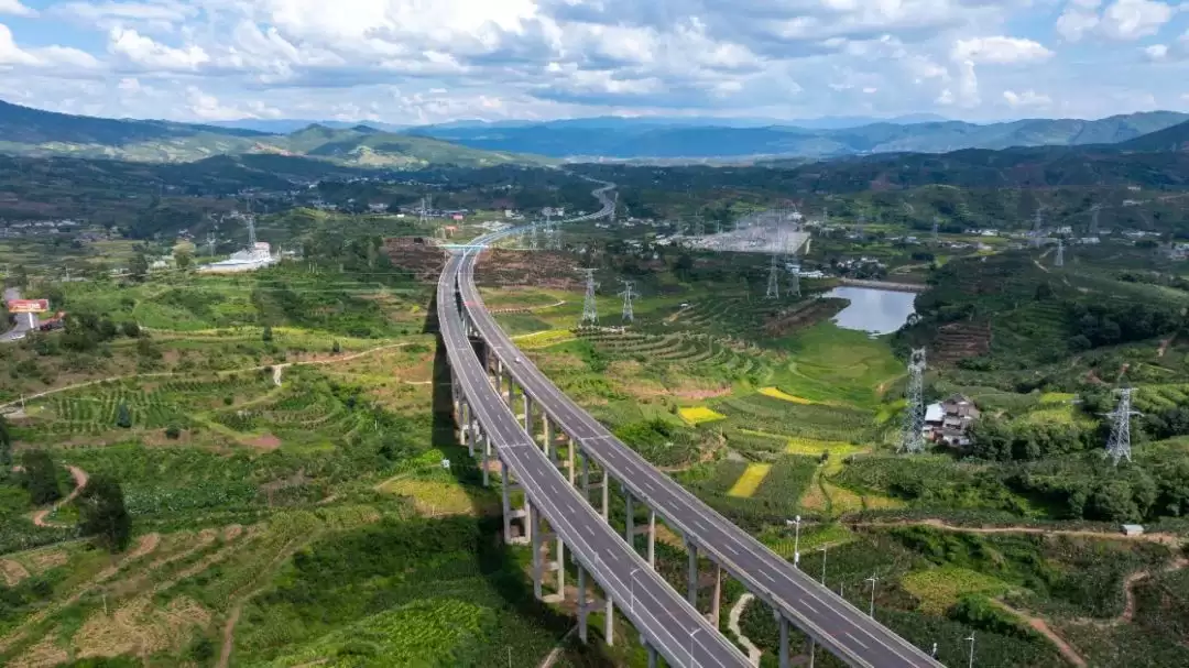 会东 2025 彝族火把节:以火为媒,70.21 亿签约点燃产业发展新引擎插图2 会东 2025 彝族火把节:以火为媒,70.21 亿签约点燃产业发展新引擎插图2