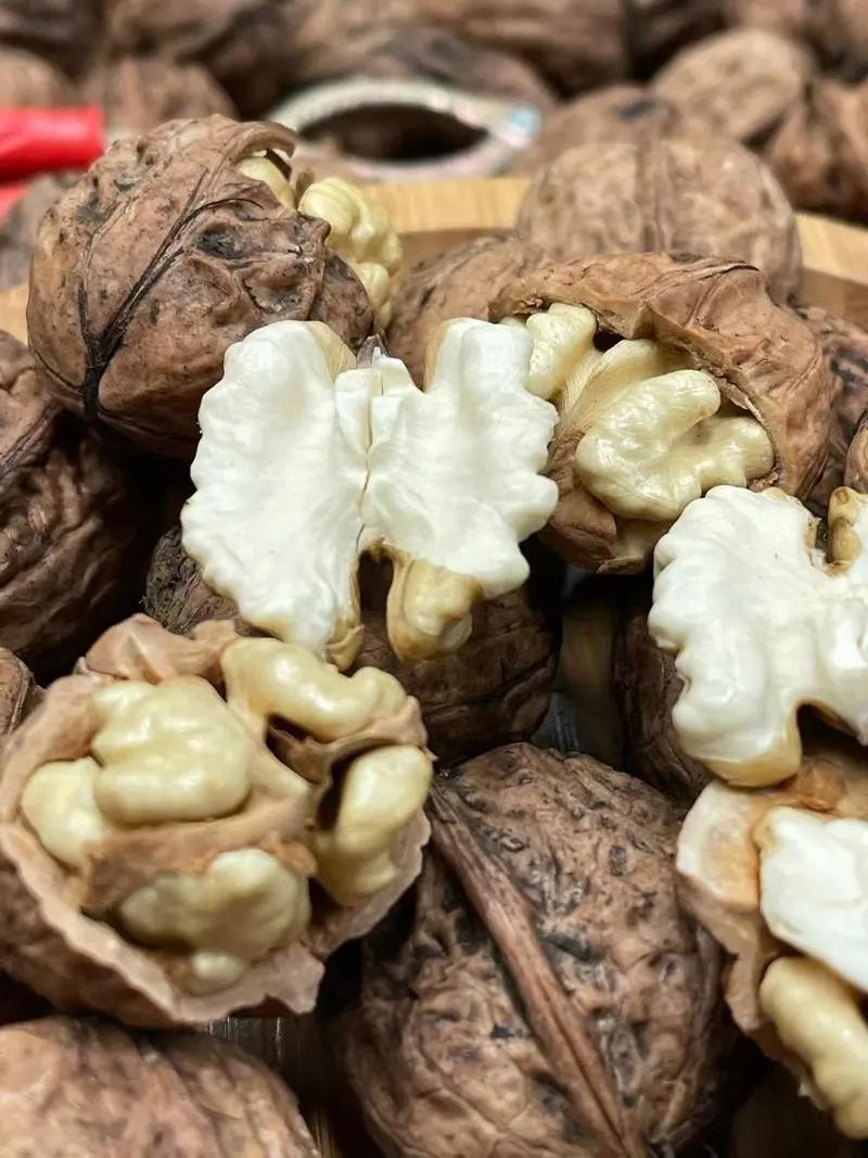 德昌核桃:川西南秘的珍宝,壳薄仁饱,浓香酥脆,速来品尝!插图5 德昌核桃:川西南秘的珍宝,壳薄仁饱,浓香酥脆,速来品尝!插图5