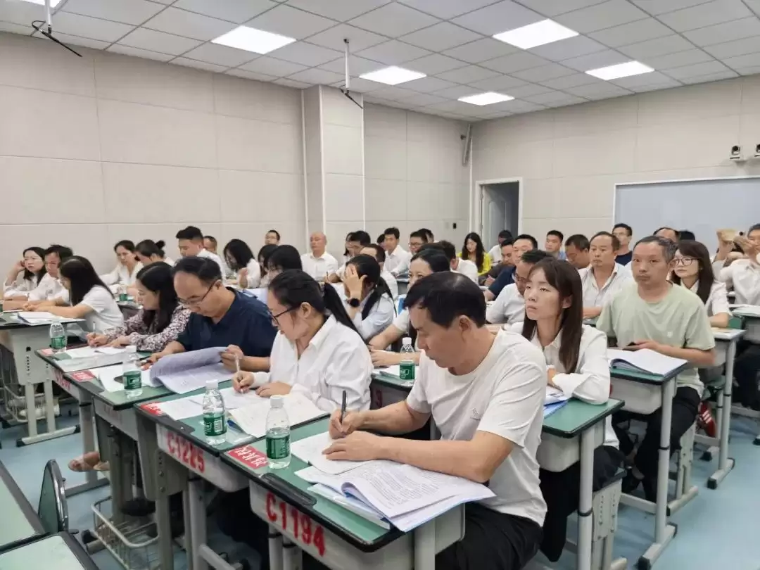 会东县 2025 年新课标下中小学教师能力提升培训启动,教师参训收获多促教学提升插图2 会东县 2025 年新课标下中小学教师能力提升培训启动,教师参训收获多促教学提升插图2