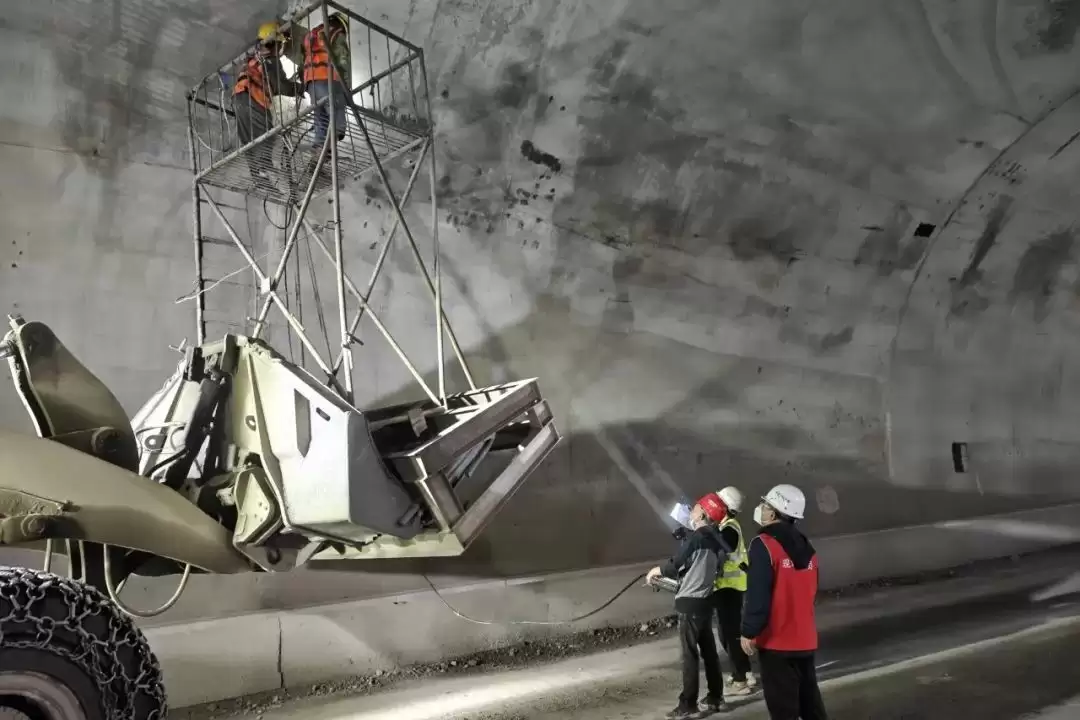 西昭高速 SG5 标洛古隧道顺利贯通 凉山交通建设再迎里程碑突破插图4 西昭高速 SG5 标洛古隧道顺利贯通 凉山交通建设再迎里程碑突破插图4