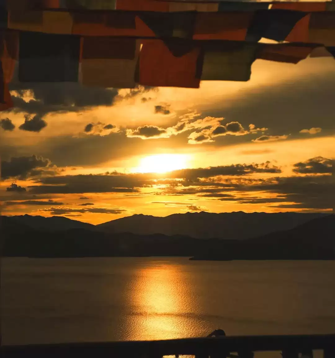 跳出 “浪浪山” 迷茫?来盐源搭建观景台,以湖光、烟火与历史校准内心插图1 跳出 “浪浪山” 迷茫?来盐源搭建观景台,以湖光、烟火与历史校准内心插图1