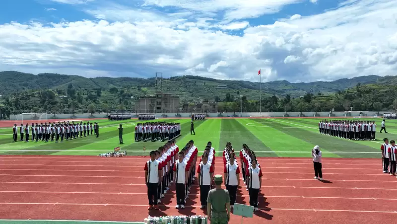 会东高一新生军训尾声：迷彩方阵里的成长与蜕变-会东网