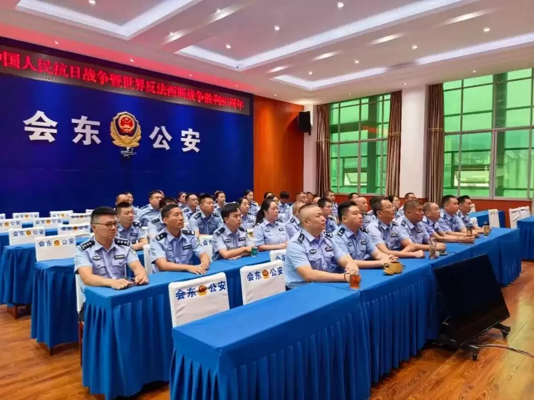 会东县各界观看抗战胜利 80 周年阅兵,伟大抗战精神激发奋进热潮插图2 会东县各界观看抗战胜利 80 周年阅兵,伟大抗战精神激发奋进热潮插图2