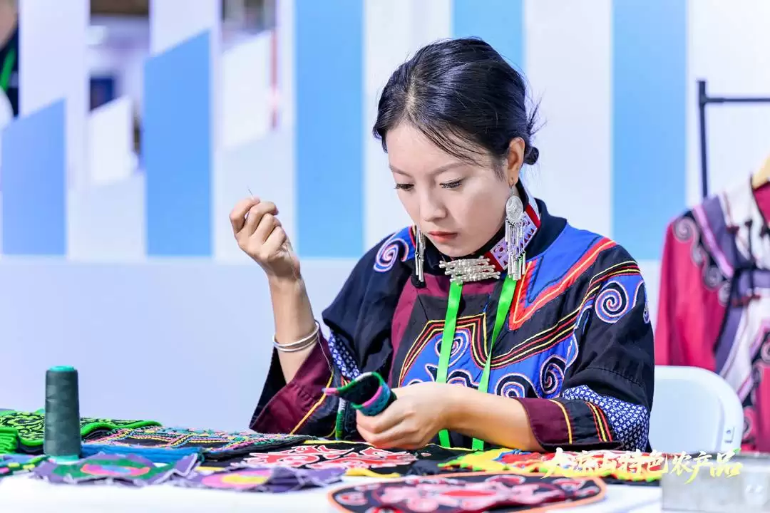 第十一届农博会凉山展馆惊艳亮相：科技生态融合，尽显特色农产品与民族文化魅力插图4