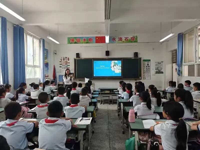 会东县 “县管校聘” 成效显著:92 名教师跨科转岗,助力教育高质量发展插图1 会东县 “县管校聘” 成效显著:92 名教师跨科转岗,助力教育高质量发展插图1