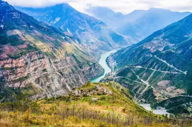 凉山：西南明珠，多元魅力汇聚之地插图1