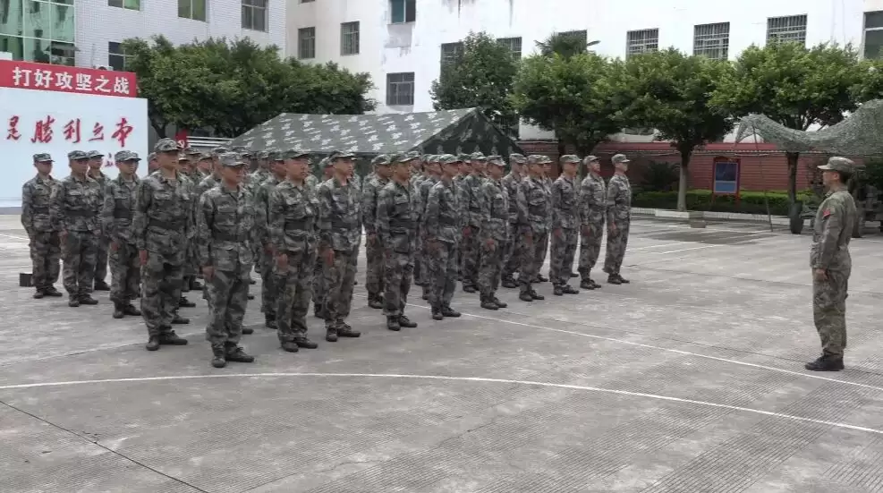 会东预定新兵役前训练进行时:模拟实战,“老兵” 和研究生新兵展现参军决心-会东网