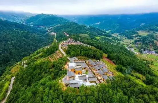 跟着大凉山戏剧节游凉山:五条线路,探秘十余个 “自然剧场” 的独特魅力插图6 跟着大凉山戏剧节游凉山:五条线路,探秘十余个 “自然剧场” 的独特魅力插图6