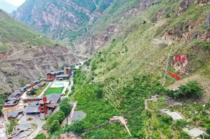 跟着大凉山戏剧节游凉山:五条线路,探秘十余个 “自然剧场” 的独特魅力插图11 跟着大凉山戏剧节游凉山:五条线路,探秘十余个 “自然剧场” 的独特魅力插图11