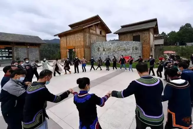 跟着大凉山戏剧节游凉山:五条线路,探秘十余个 “自然剧场” 的独特魅力插图8 跟着大凉山戏剧节游凉山:五条线路,探秘十余个 “自然剧场” 的独特魅力插图8