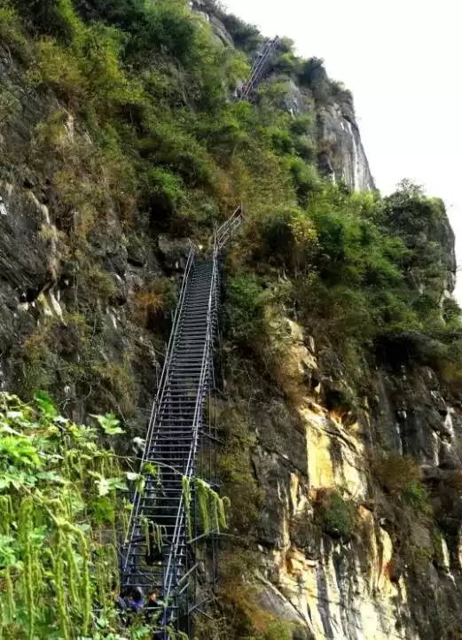 跟着大凉山戏剧节游凉山:五条线路,探秘十余个 “自然剧场” 的独特魅力插图10 跟着大凉山戏剧节游凉山:五条线路,探秘十余个 “自然剧场” 的独特魅力插图10