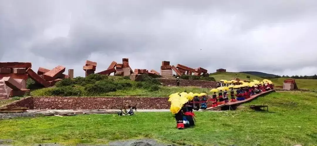 跟着大凉山戏剧节游凉山:五条线路,探秘十余个 “自然剧场” 的独特魅力插图5 跟着大凉山戏剧节游凉山:五条线路,探秘十余个 “自然剧场” 的独特魅力插图5