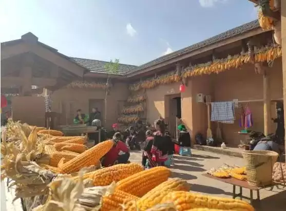 跟着大凉山戏剧节游凉山:五条线路,探秘十余个 “自然剧场” 的独特魅力插图7 跟着大凉山戏剧节游凉山:五条线路,探秘十余个 “自然剧场” 的独特魅力插图7